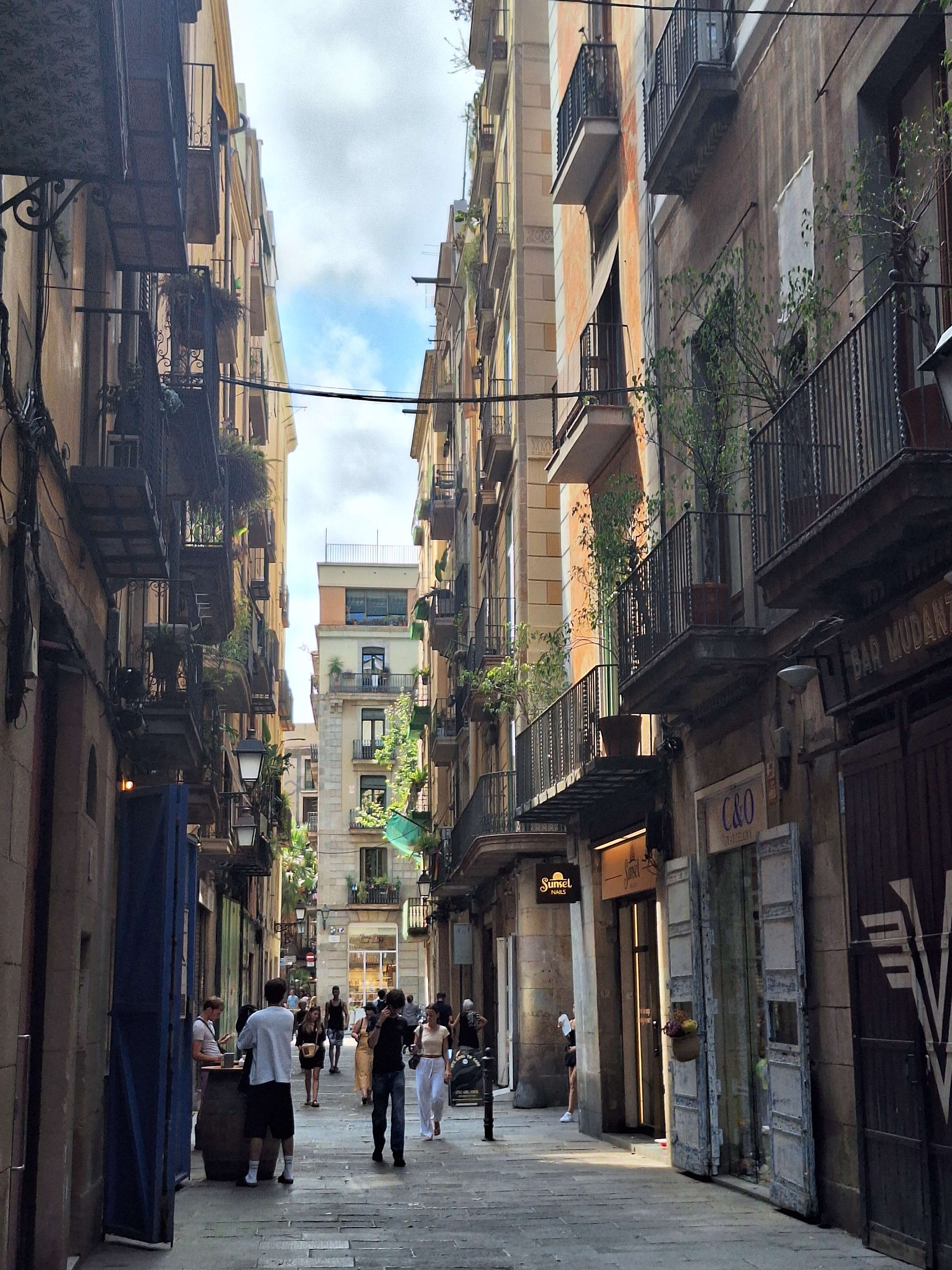 picture of a street in barcelona
